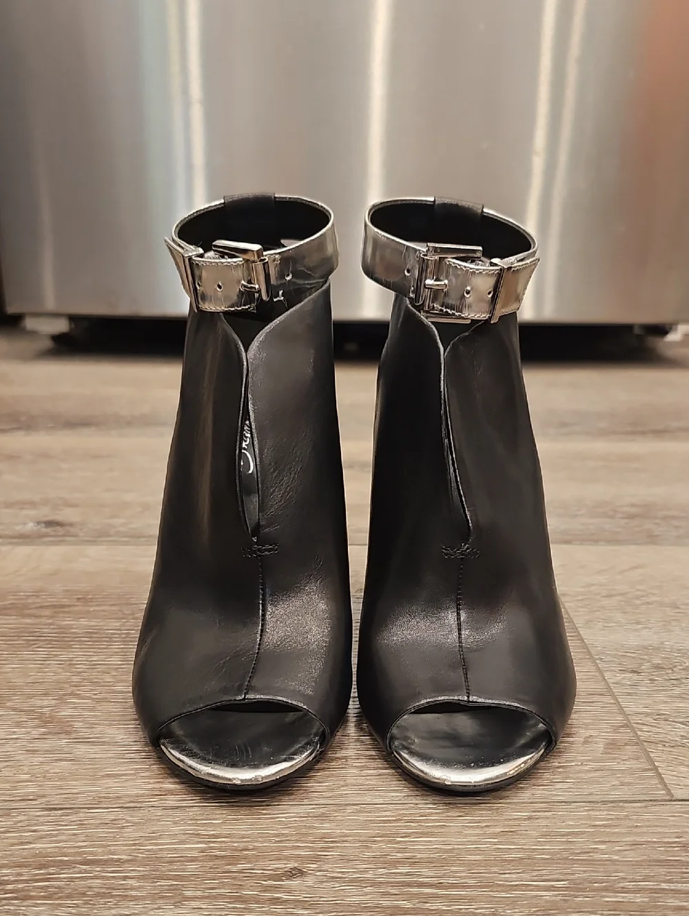 Kenneth Cole New York Silver Peep Toe Broome Wedges Black Leather Heels SZ 7.5